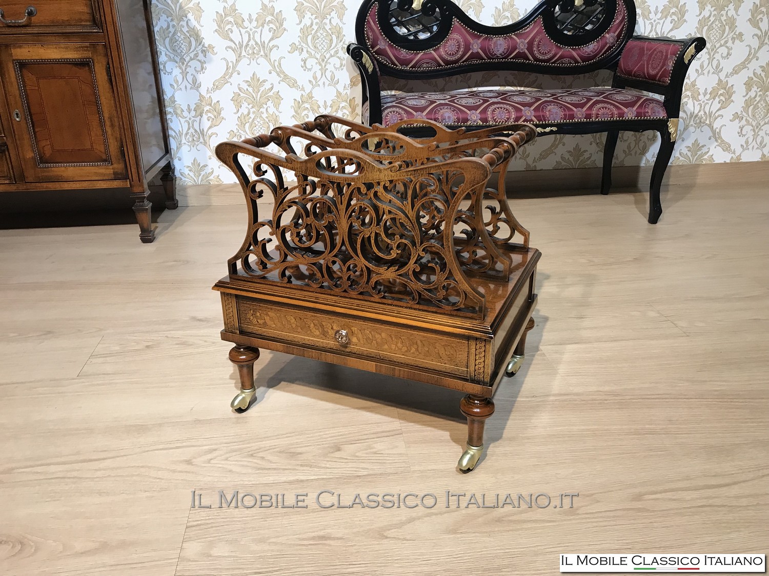 pORTARIVISTE IN STILE CLASSICO